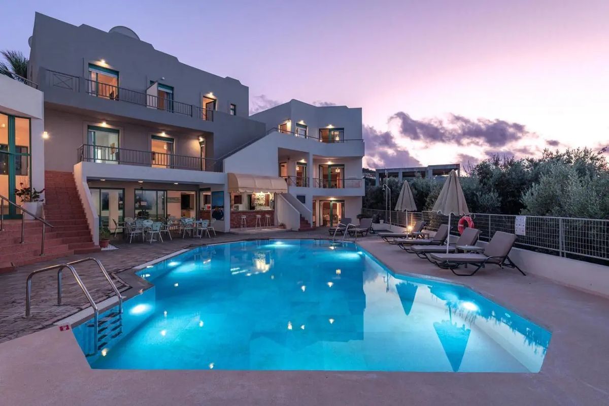 teren hotelu, obiekt, basen