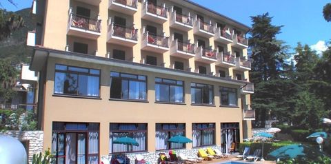 basen, teren hotelu, budynek główny