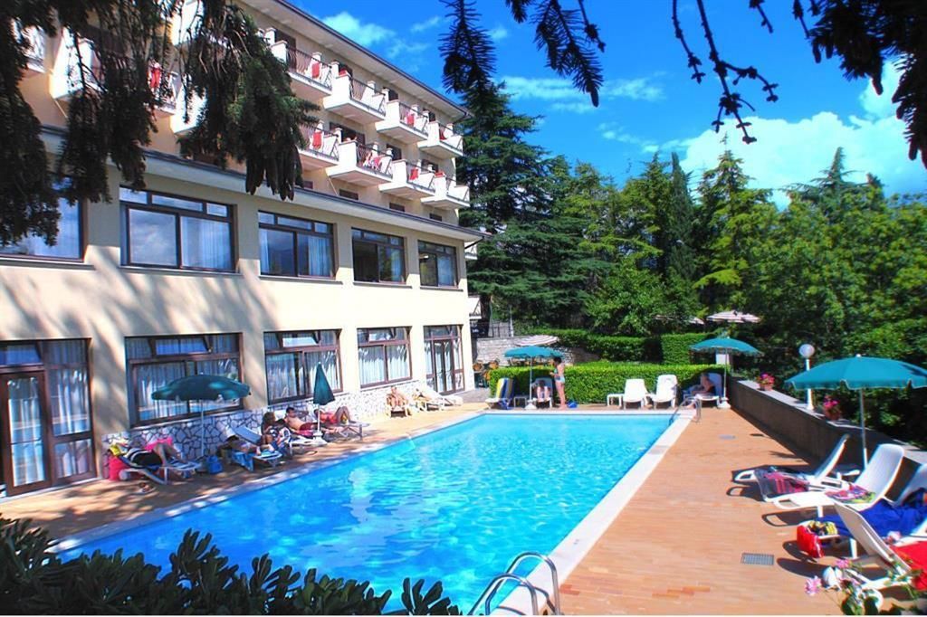 basen, teren hotelu, obiekt