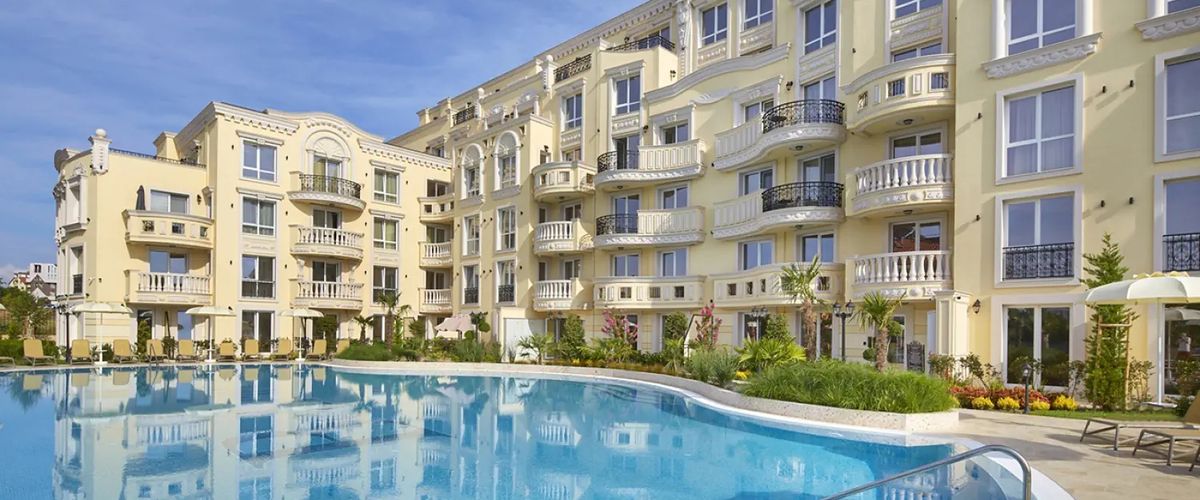 basen, teren hotelu, obiekt