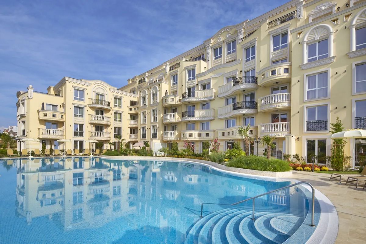 basen, teren hotelu, obiekt