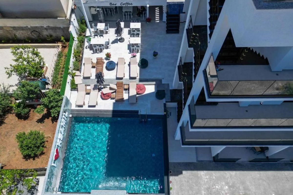 obiekt, teren hotelu, basen