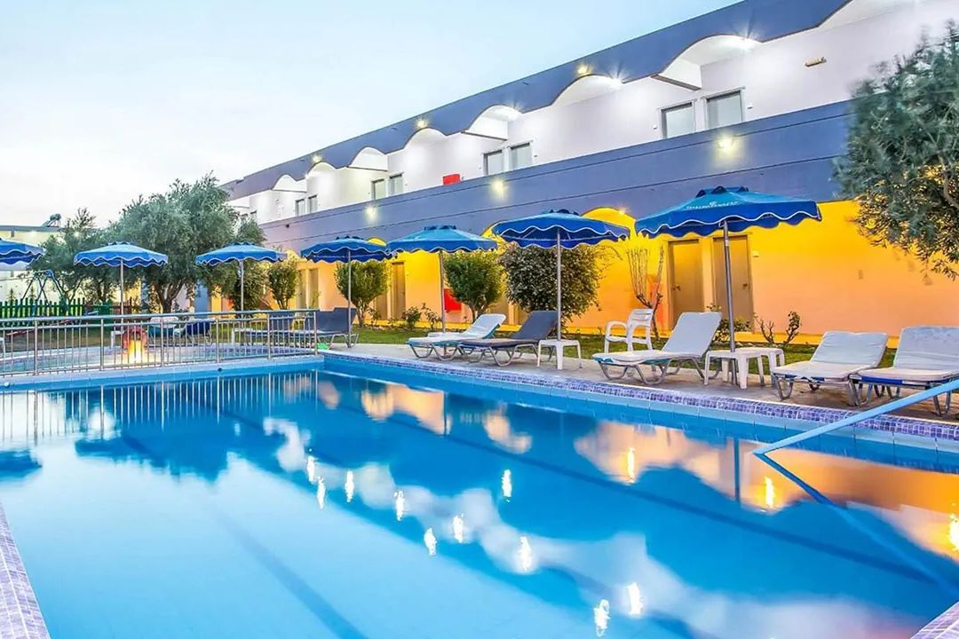 obiekt, teren hotelu, basen