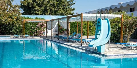 teren hotelu, basen, zjeżdżalnia