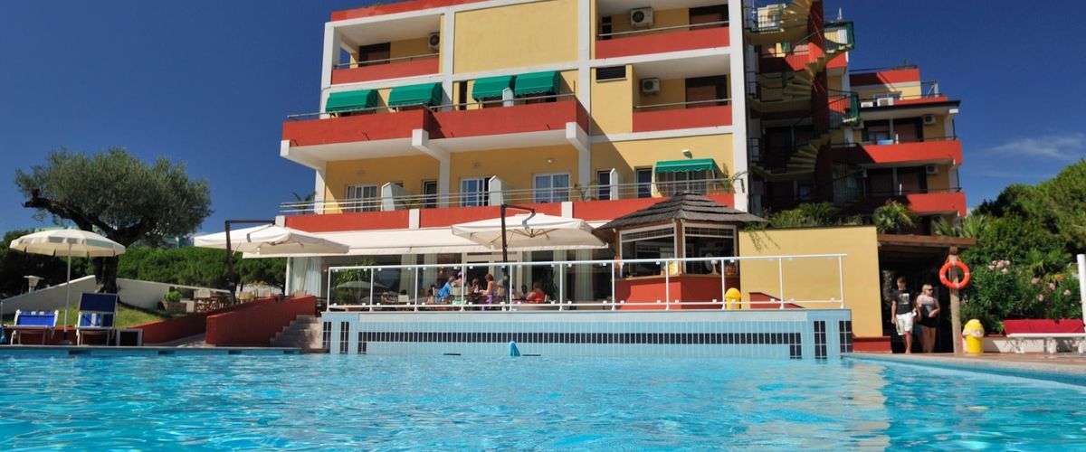 obiekt, budynek główny, basen