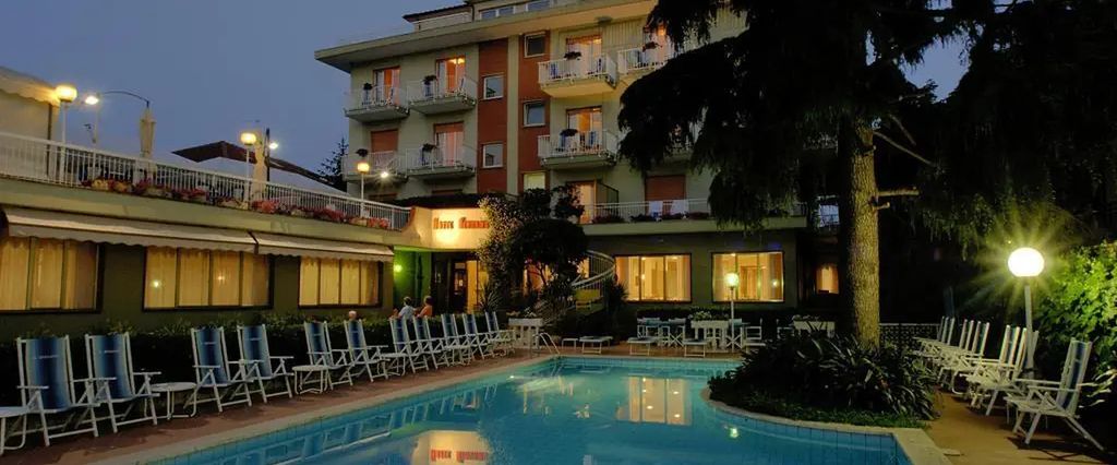 obiekt, teren hotelu, basen