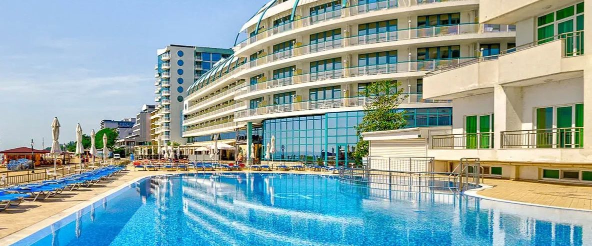 budynek główny, basen