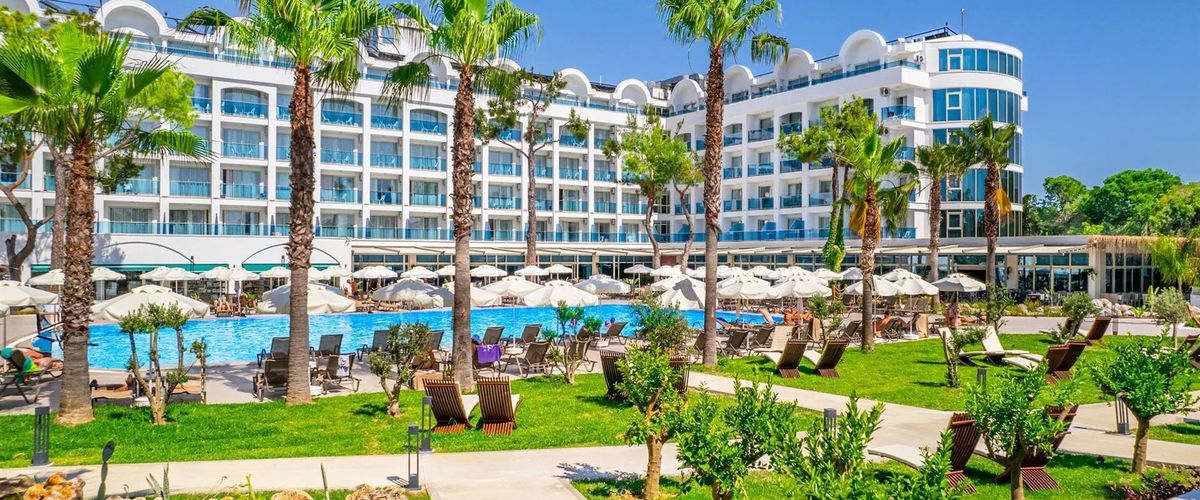 obiekt, teren hotelu, basen