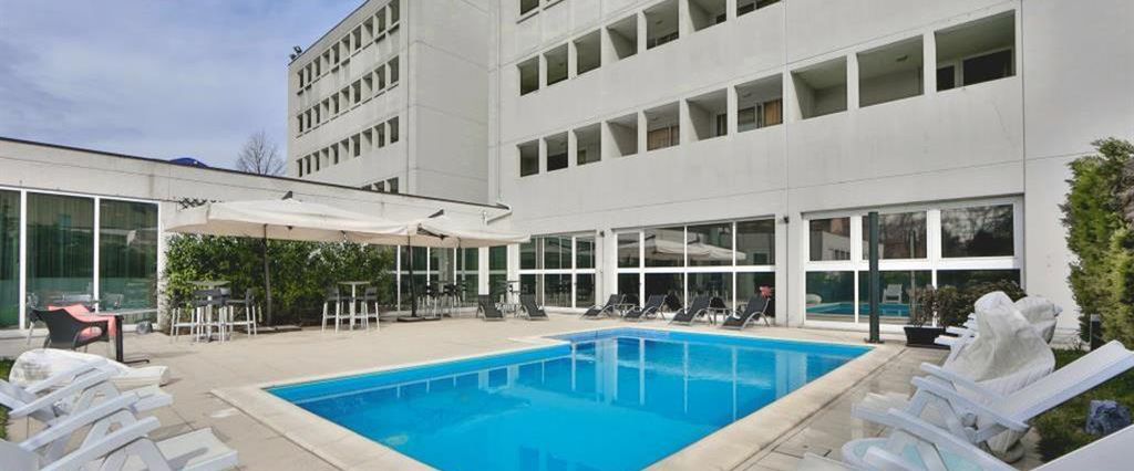 basen, budynek główny