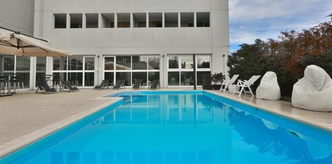 basen, budynek główny