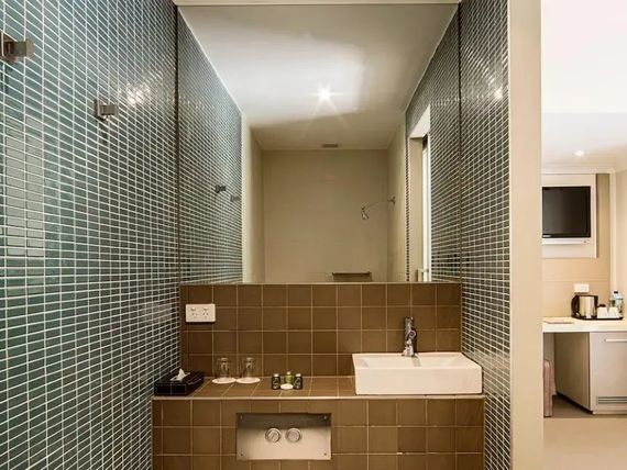 Best Western Melbourne City 3*