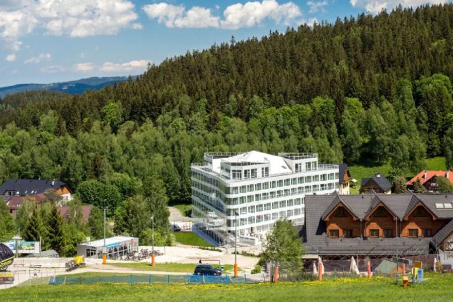 obiekt, teren hotelu