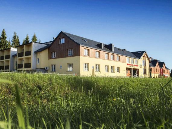 obiekt, teren hotelu