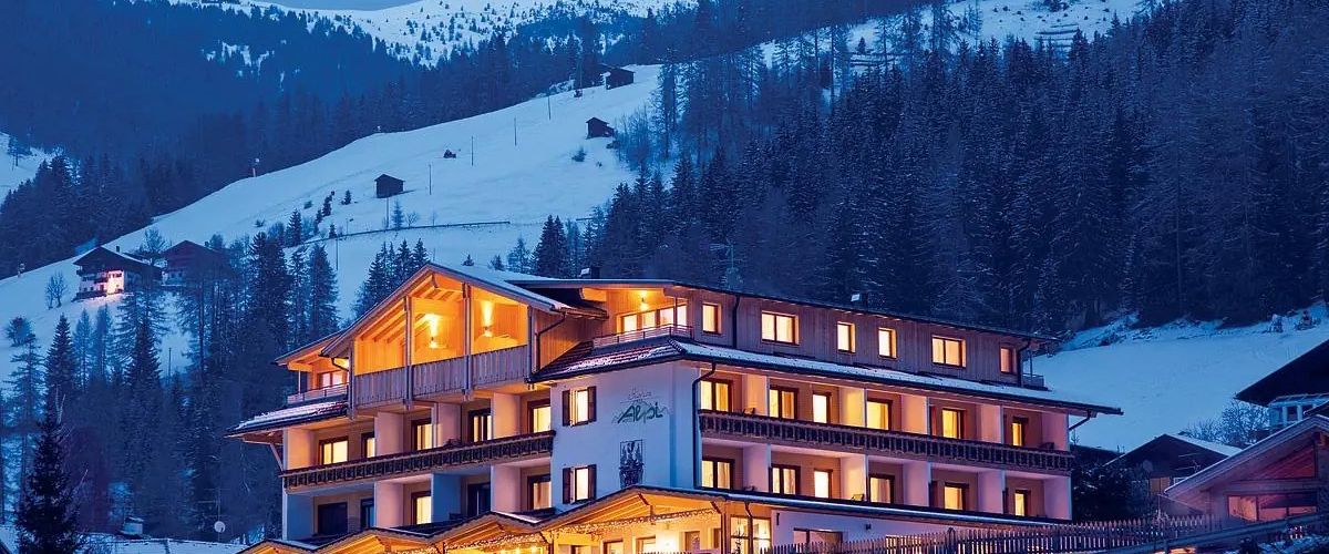 obiekt, budynek główny, teren hotelu