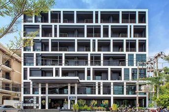 Blu Monkey Hub & Hotel