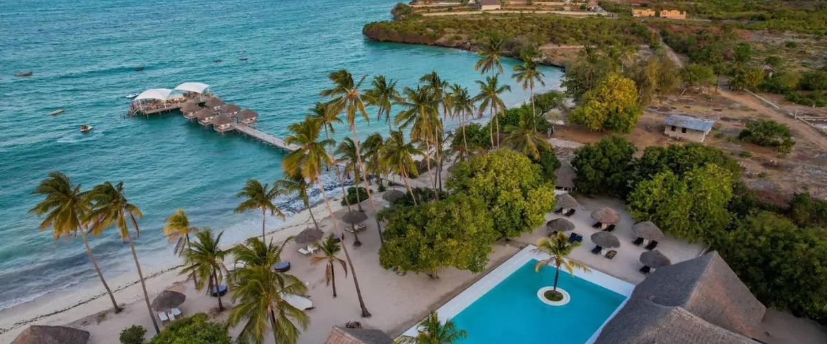 teren hotelu, basen, plaża