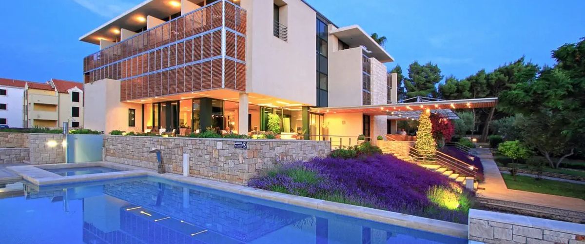 obiekt, teren hotelu, basen