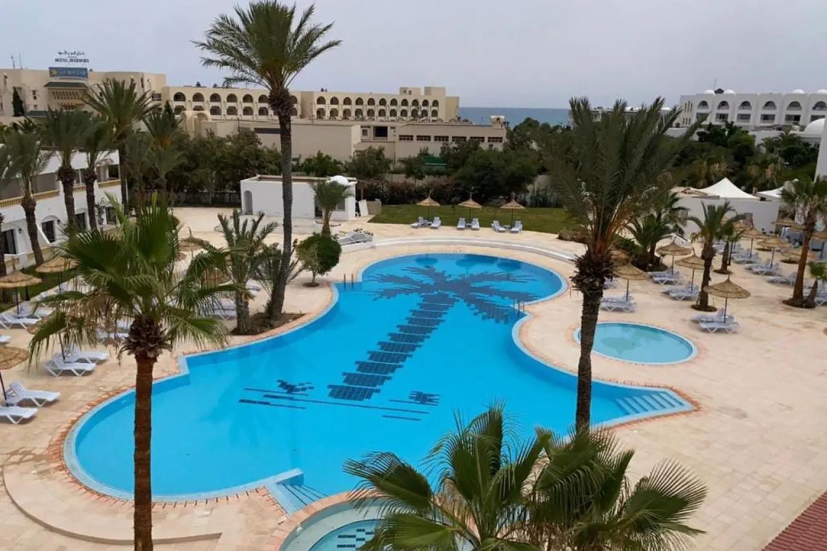 obiekt, teren hotelu, basen