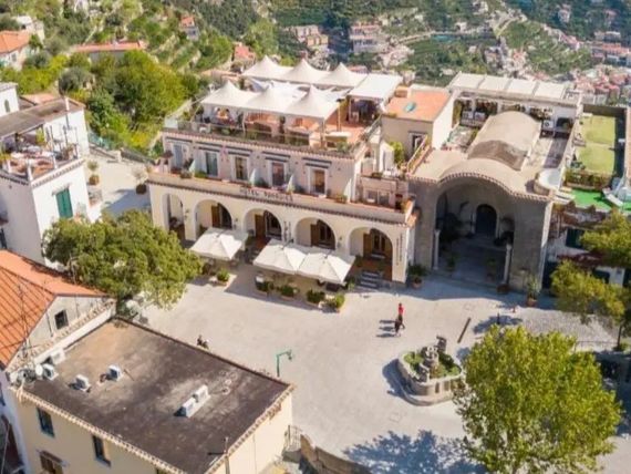 obiekt, teren hotelu