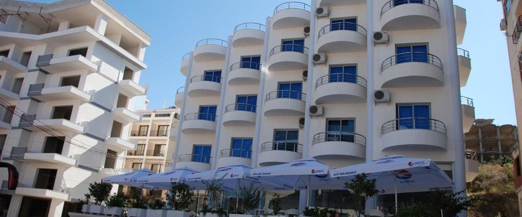 teren hotelu, budynek główny, obiekt