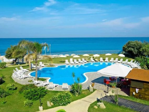 basen, teren hotelu