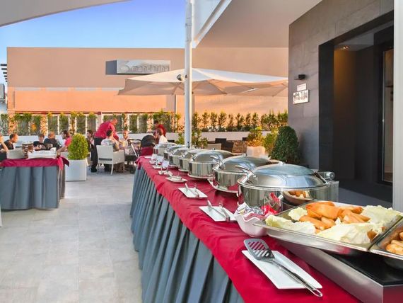 restauracja, teren hotelu