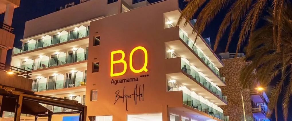 teren hotelu, budynek główny