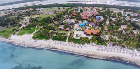 basen, teren hotelu, plaża