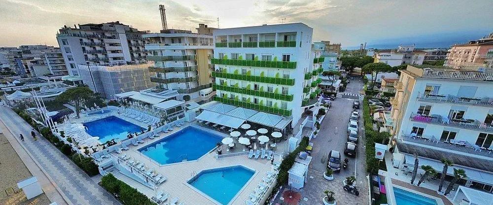 basen, teren hotelu, obiekt