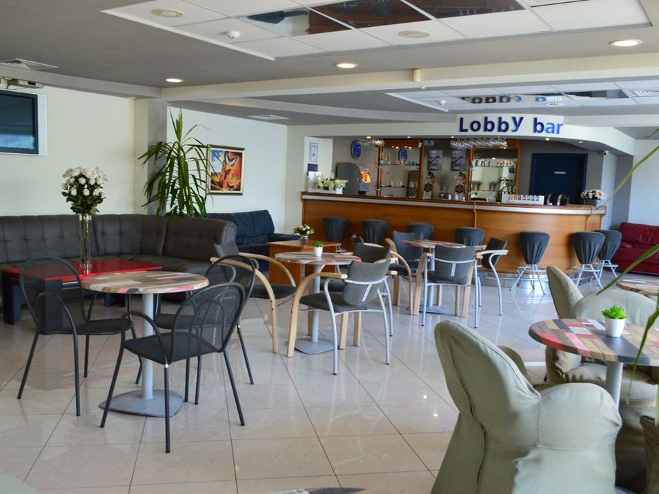 lobby bar