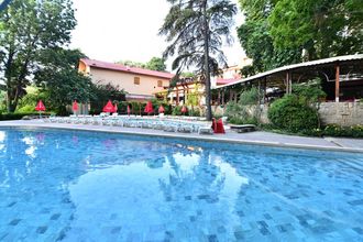 Estreya Palace Residence