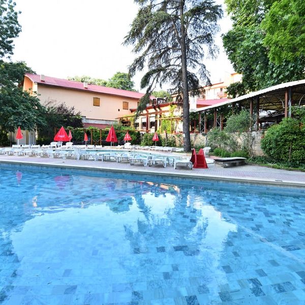 Estreya Palace & Residence