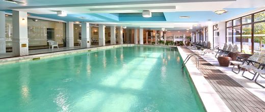 Estreya Palace & Residence