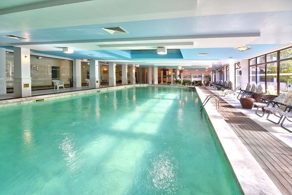 Estreya Palace Residence