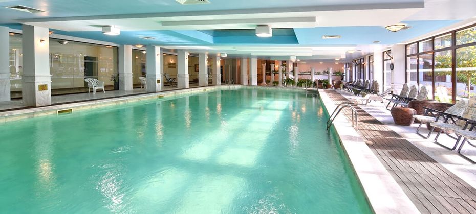 Estreya Palace & Residence