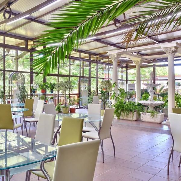 Estreya Palace & Residence