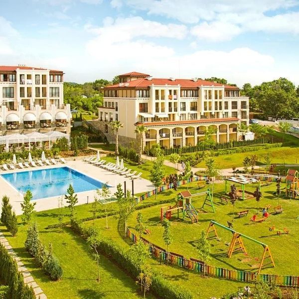 Green Life Beach Resort