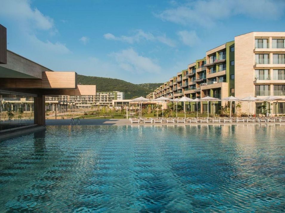 obiekt, teren hotelu, basen