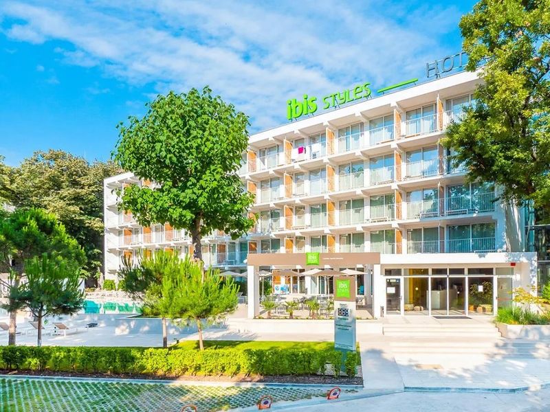 Ibis Styles Golden Sands Roomer 4*