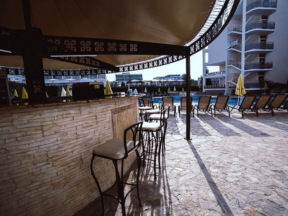 pool bar