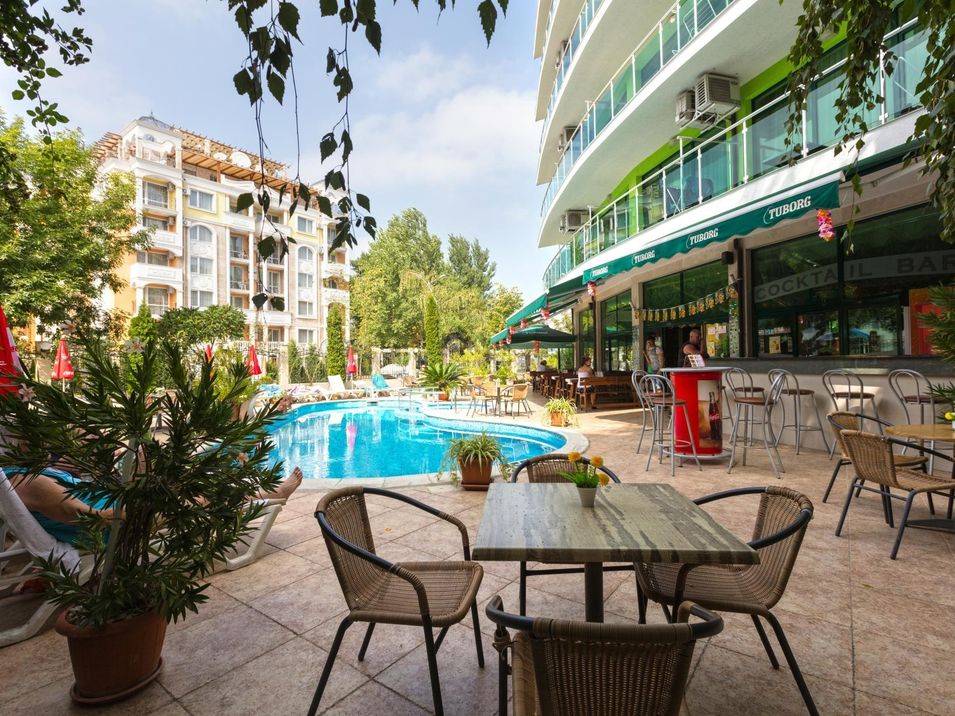 basen, pool bar, kawiarnia