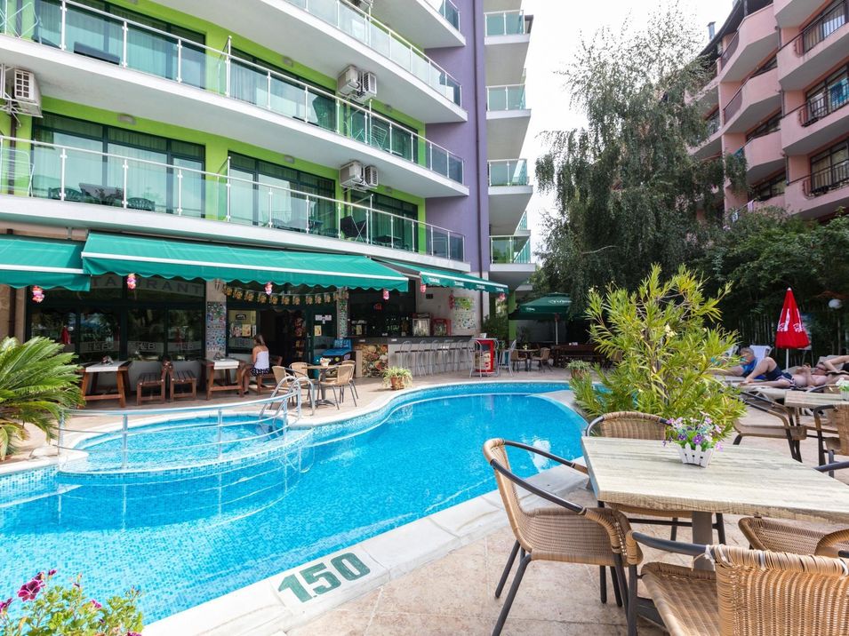 basen, pool bar, kawiarnia
