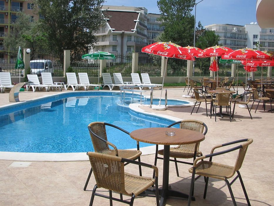 basen, pool bar, kawiarnia