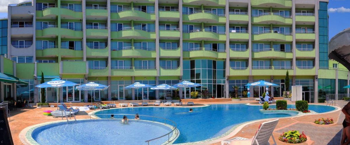 obiekt, teren hotelu, basen