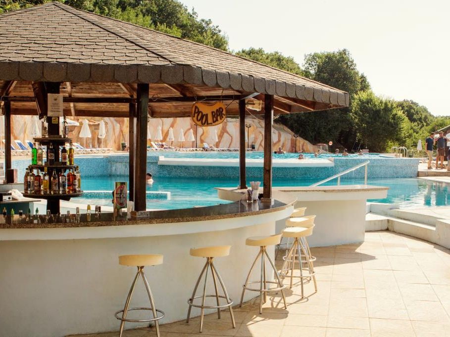 basen, pool bar