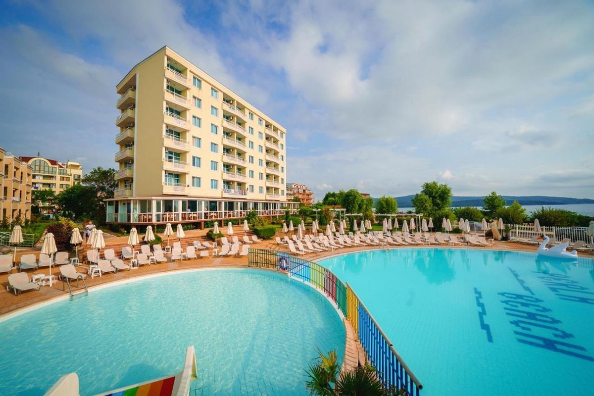 obiekt, teren hotelu, basen