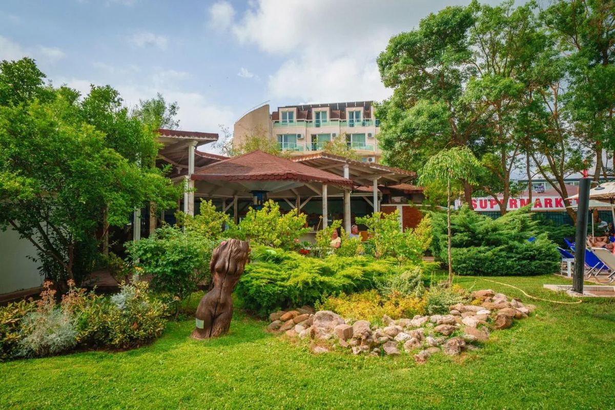 Perla Plaza - teren hotelu