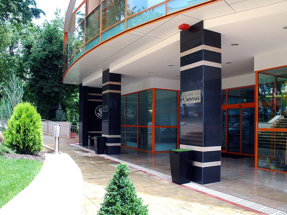 budynek główny, teren hotelu