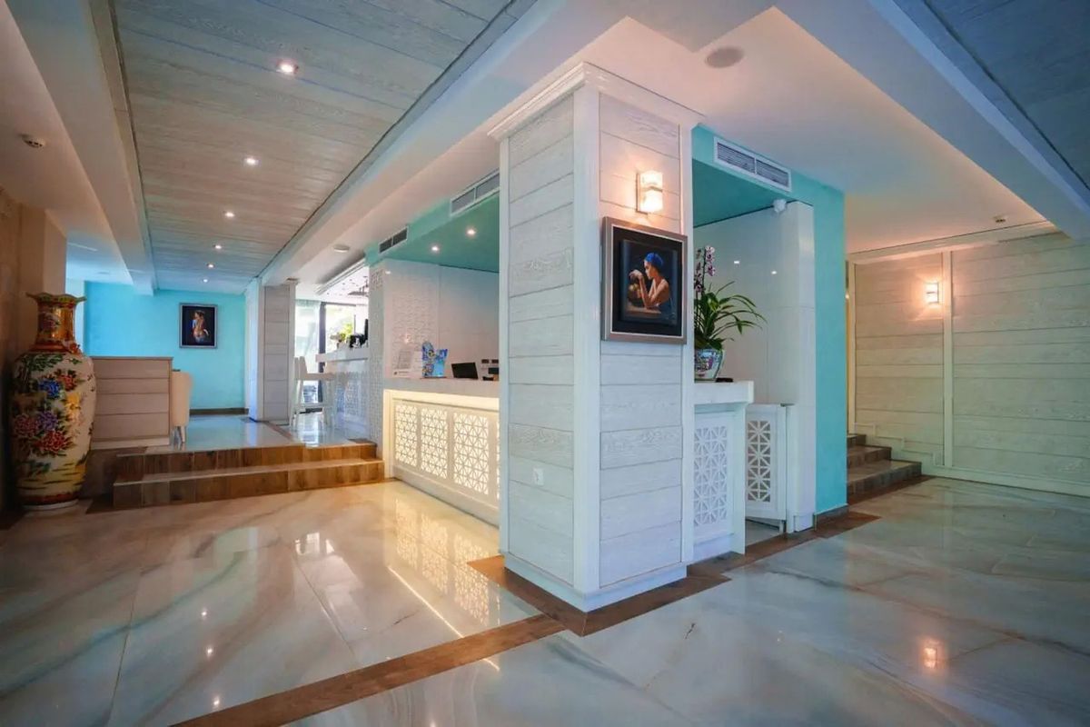 Royal Perla - recepcja / lobby