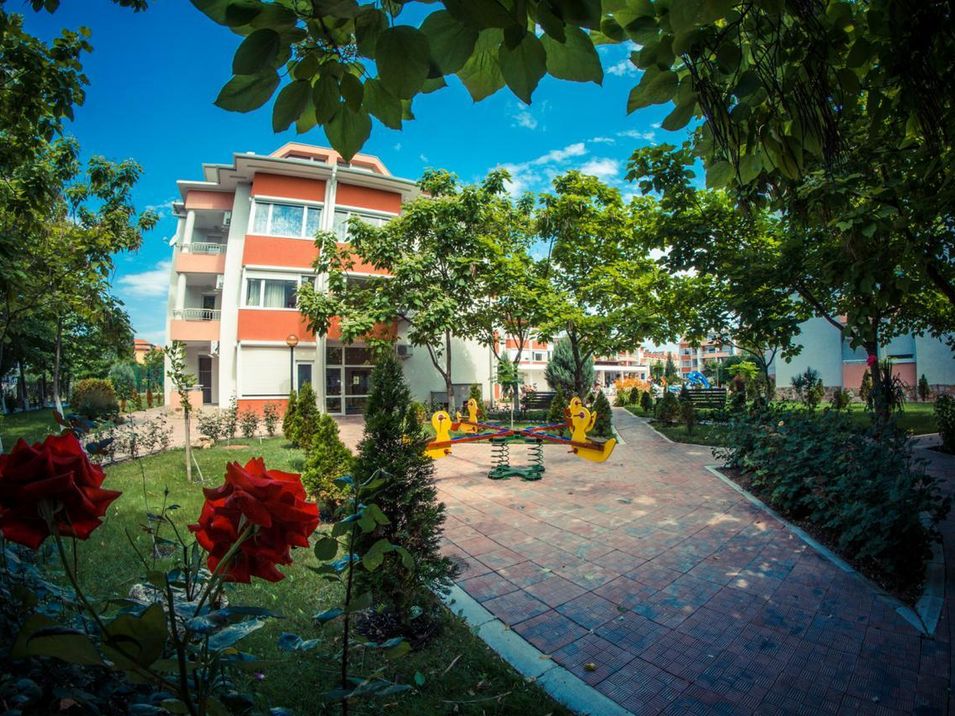 teren hotelu, plac zabaw